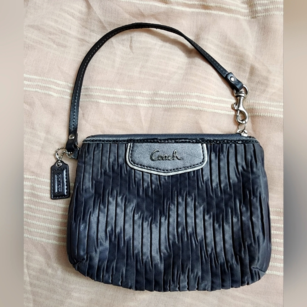Coach Wristlet Color Gray More Info In Pic